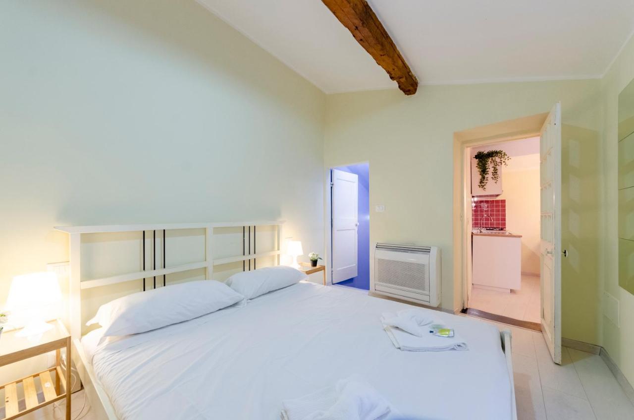 Апартаменты Joivy Cosy Flat In The Centre Генуя Экстерьер фото